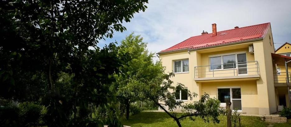 Stardust Apartman เปตช์ ภายนอก รูปภาพ