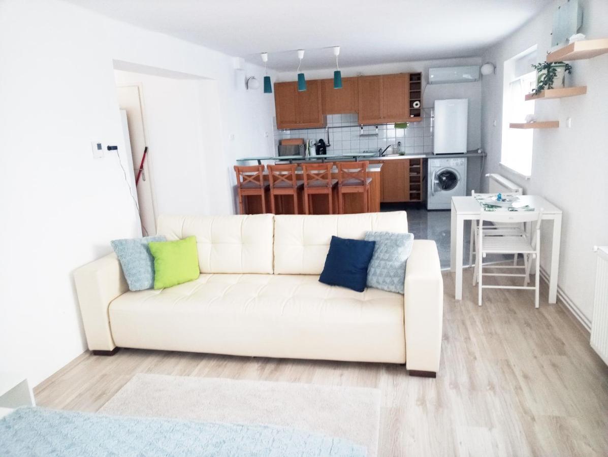 Stardust Apartman เปตช์ ภายนอก รูปภาพ