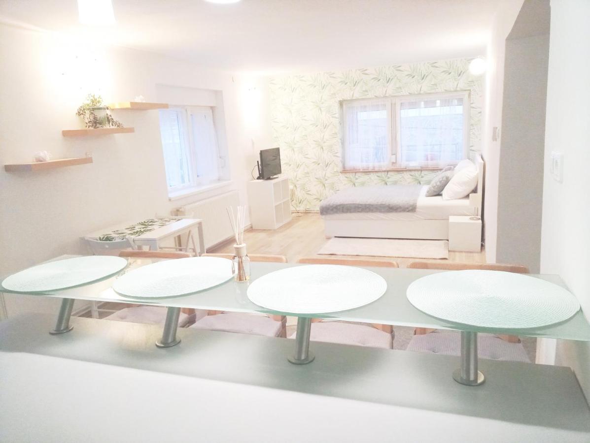 Stardust Apartman เปตช์ ภายนอก รูปภาพ