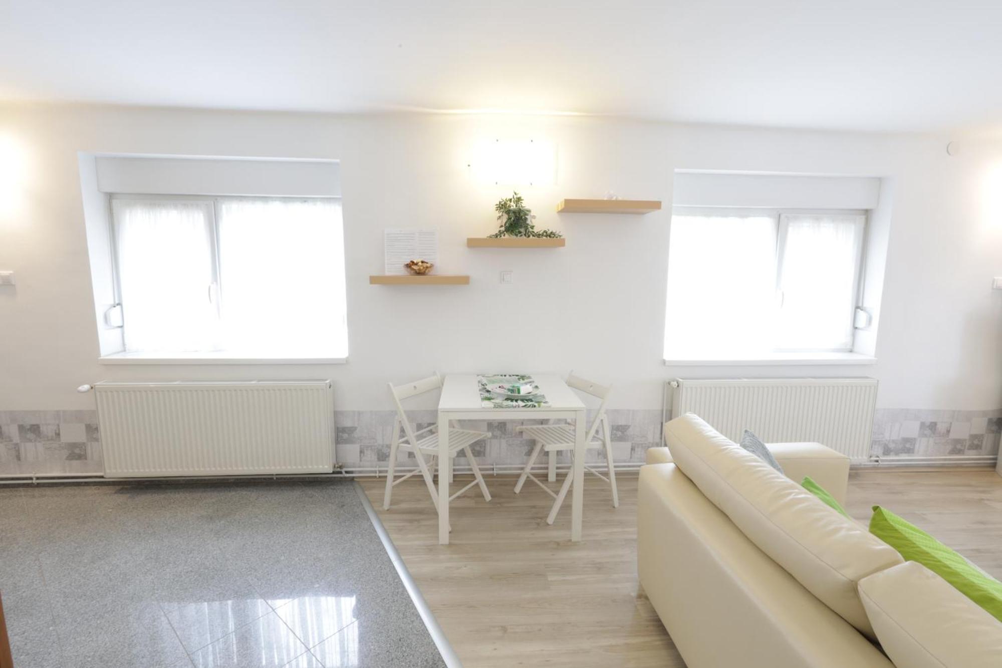 Stardust Apartman เปตช์ ภายนอก รูปภาพ