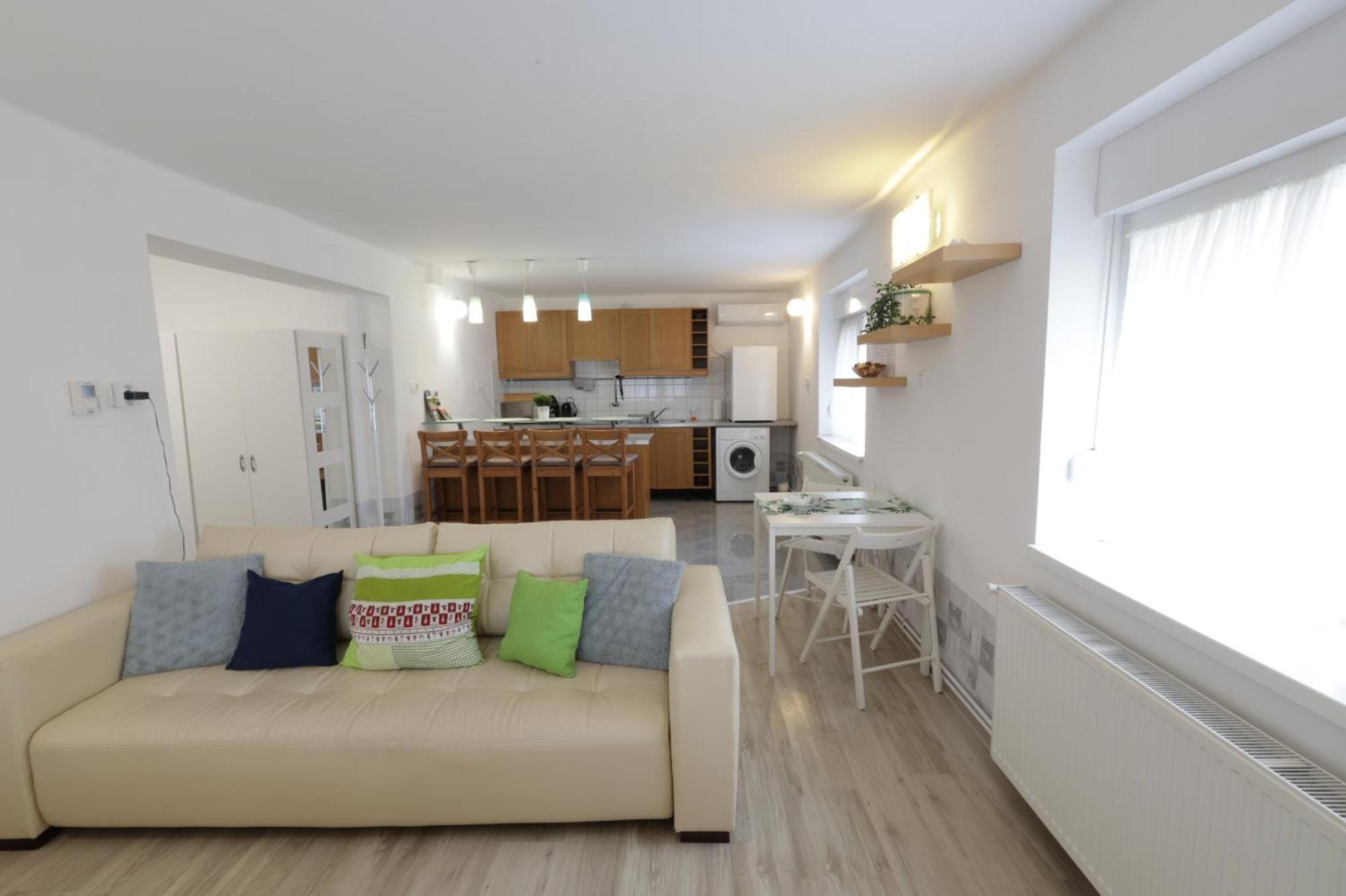 Stardust Apartman เปตช์ ภายนอก รูปภาพ