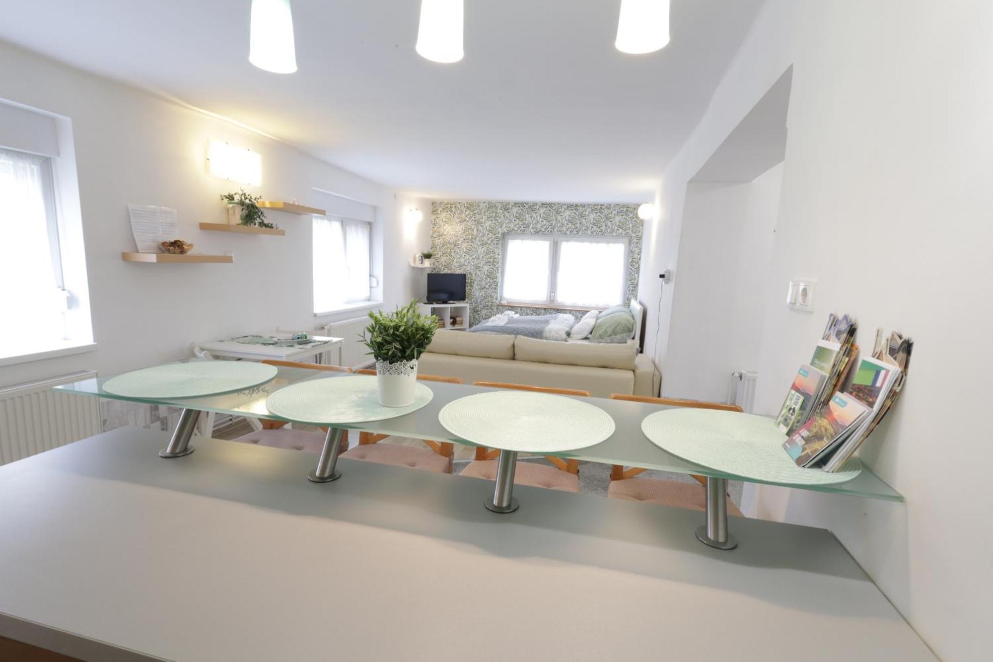 Stardust Apartman เปตช์ ภายนอก รูปภาพ