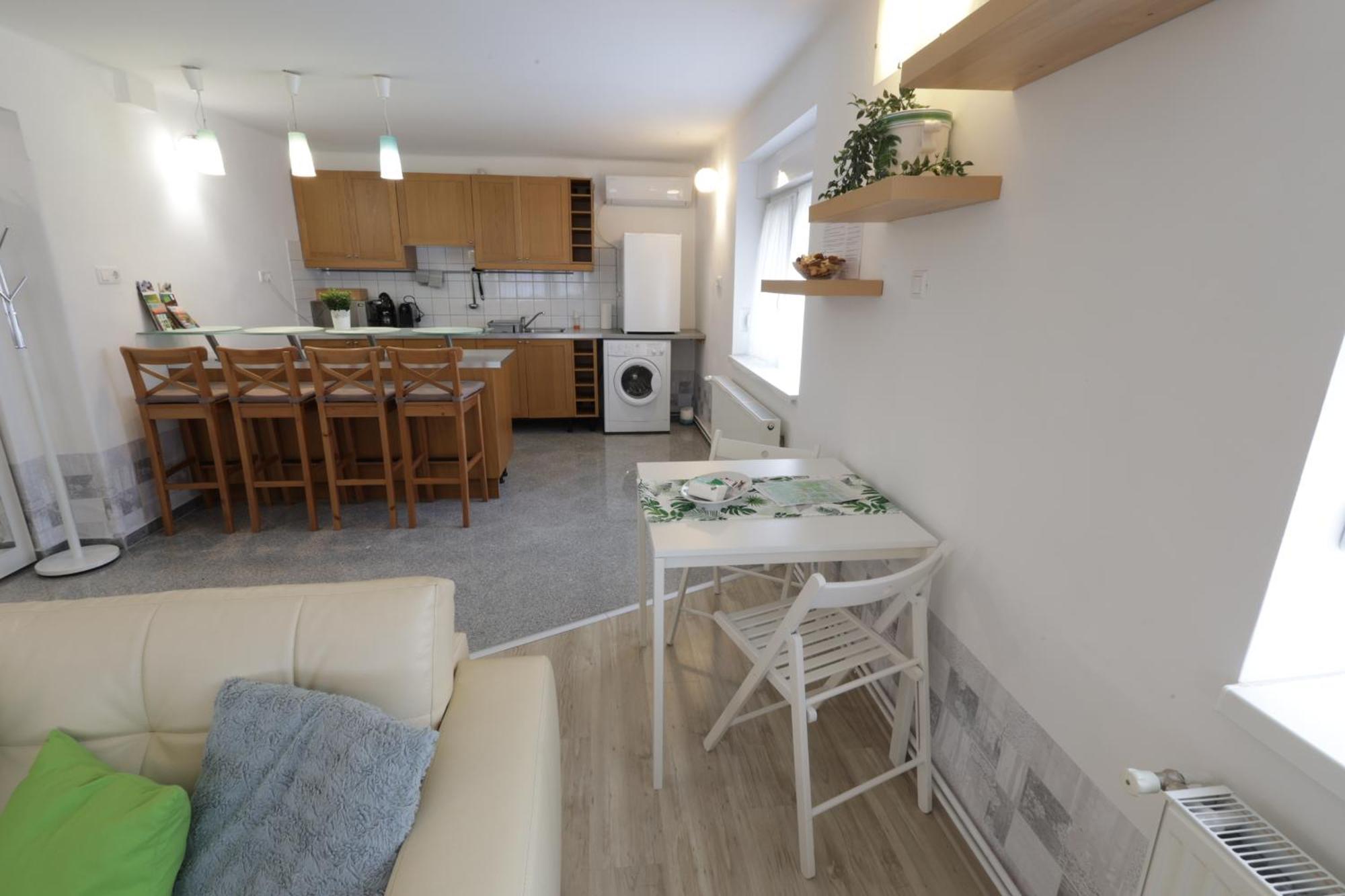Stardust Apartman เปตช์ ภายนอก รูปภาพ